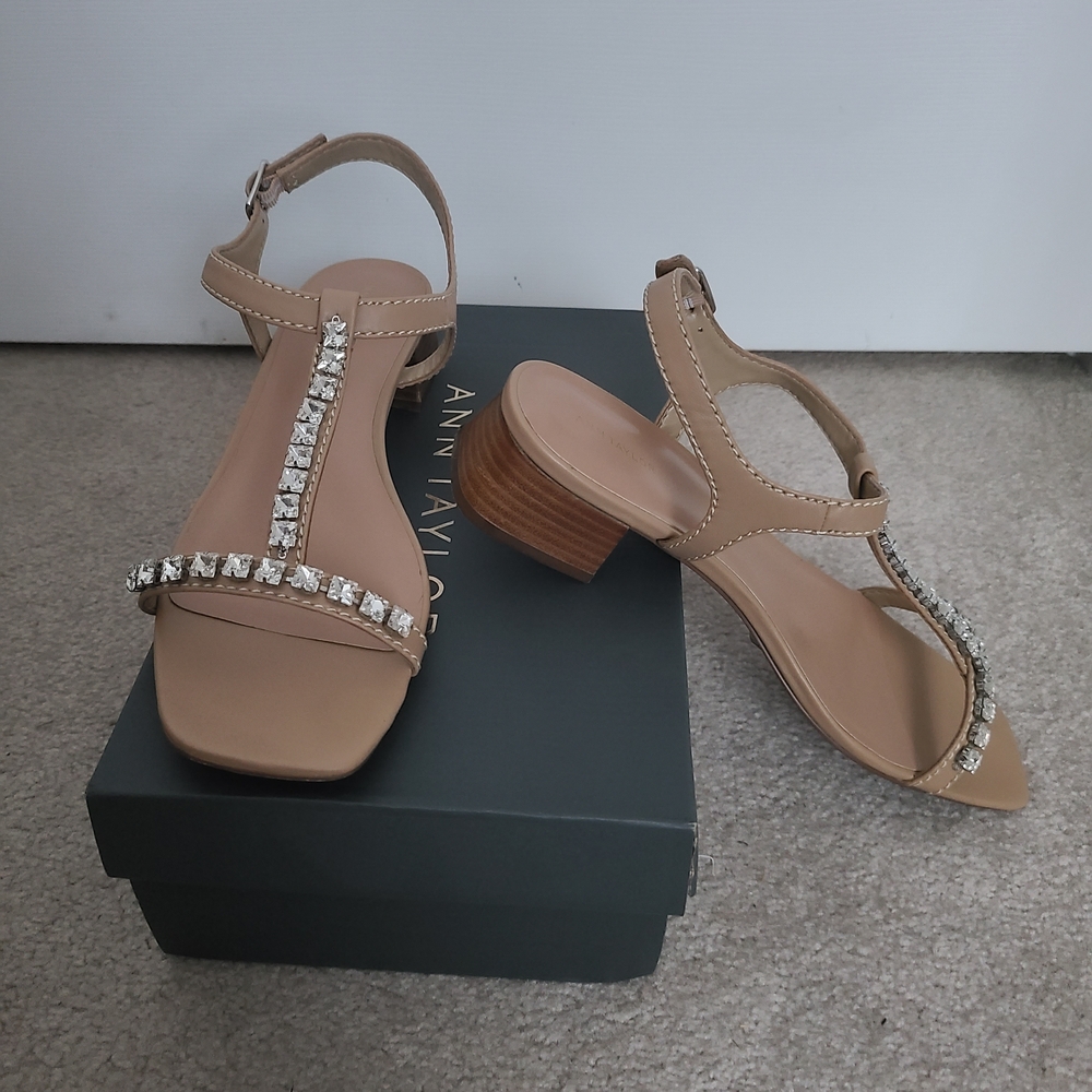 New Ann Taylor Crystal And Leather T-Strap Sandals In Desert Sand